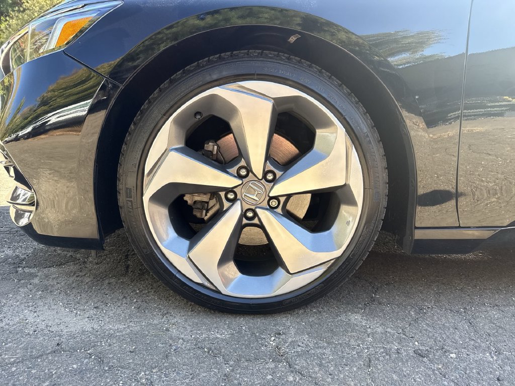 Used 2018 Honda Accord Touring image 10