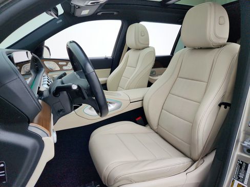 Used 2023 Mercedes-Benz GLS 450 4MATIC image 17