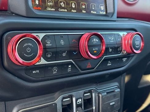 Used 2023 Jeep Gladiator Rubicon w/ Cold Weather Group image 23