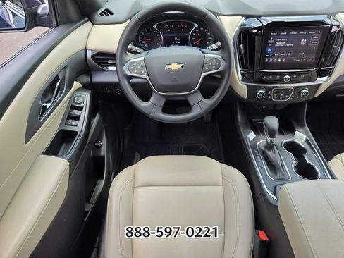 Used 2023 Chevrolet Traverse LT FWD image 13