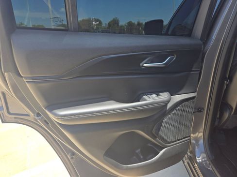 Used 2025 Jeep Grand Cherokee Laredo X RWD image 14