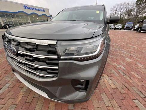 Used 2025 Ford Explorer Active w/ Active Comfort Package image 4