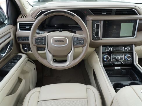 Used 2024 GMC Yukon XL Denali w/ Advanced Technology Package image 24