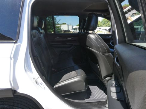 Used 2023 Jeep Grand Cherokee Altitude AWD/4WD image 29