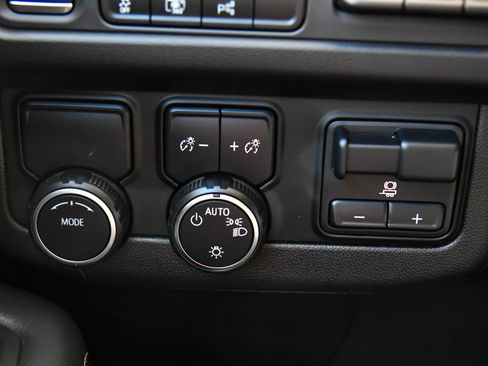 Used 2023 Chevrolet Tahoe Premier w/ Advanced Technology Package RWD image 43