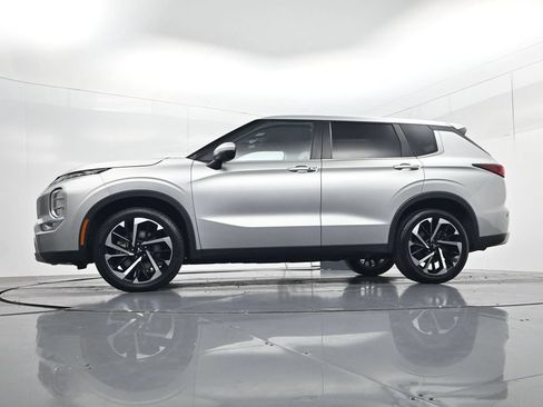 Used 2024 Mitsubishi Outlander SE FWD image 42
