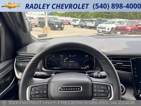 Used 2024 Jeep Wagoneer Series III AWD/4WD image 6