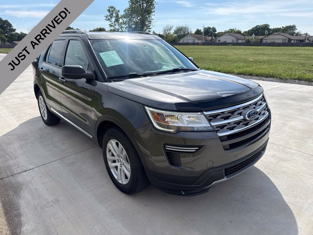 Used 2018 Ford Explorer XLT AWD/4WD image 3