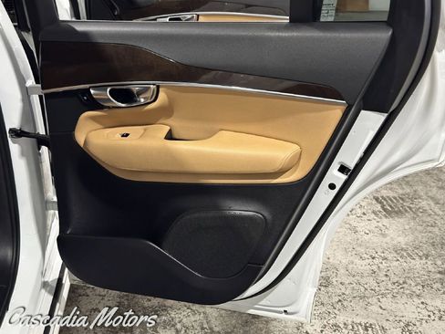 Used 2019 Volvo XC90 T6 Momentum image 25