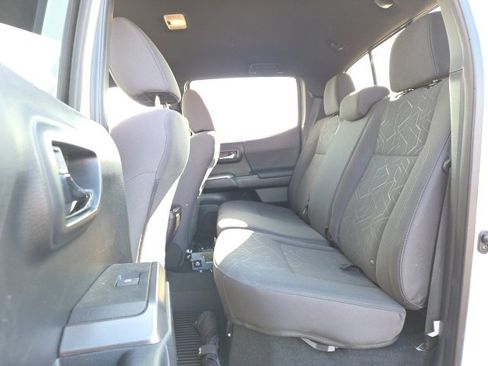 Used 2016 Toyota Tacoma 4x4 Double Cab image 8