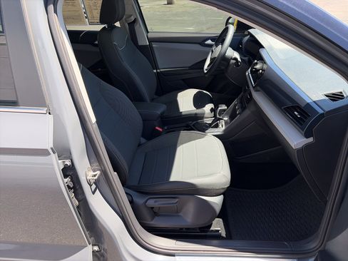 Used 2024 Volkswagen Taos SE w/ Panoramic Sunroof Package FWD image 26