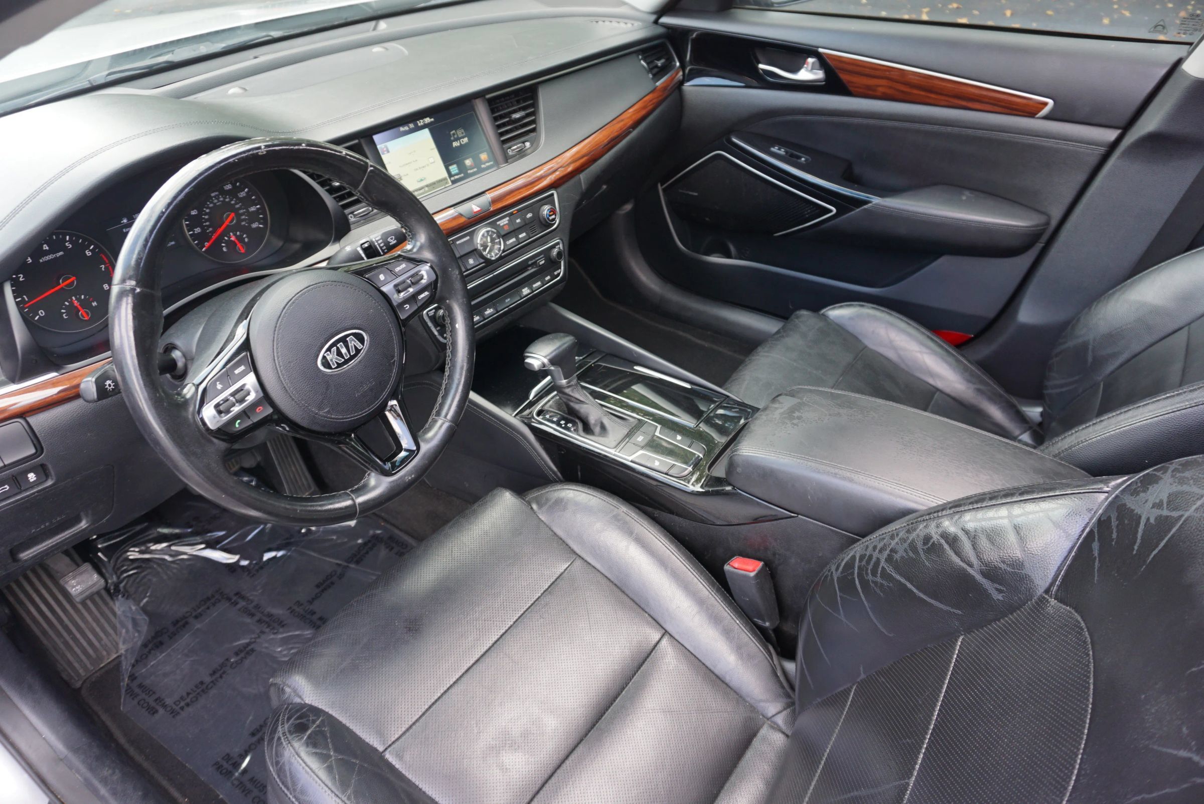 Used 2017 Kia Cadenza Premium w/ Luxury Package FWD image 24