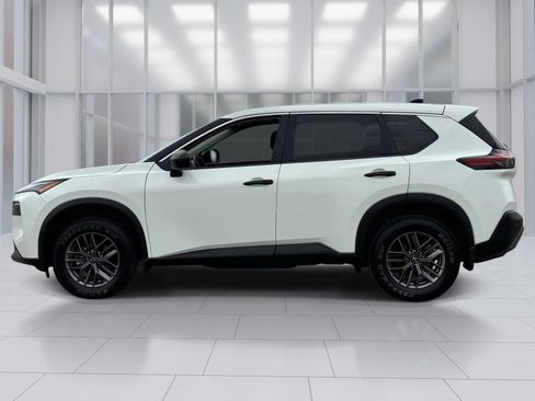 Used 2023 Nissan Rogue S FWD image 3