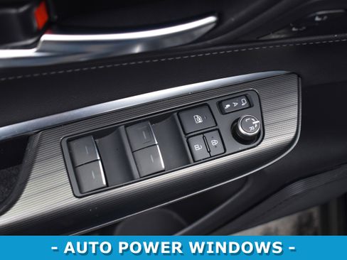 Used 2021 Toyota Venza Limited image 7