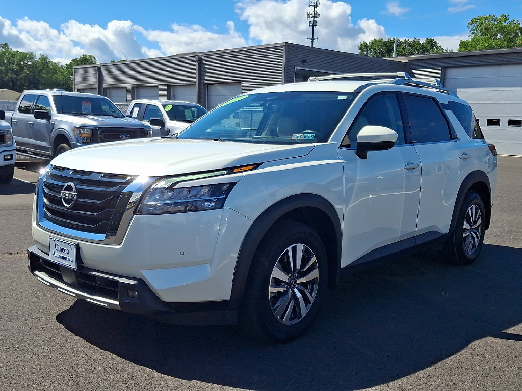 Used 2023 Nissan Pathfinder SL AWD/4WD image 6