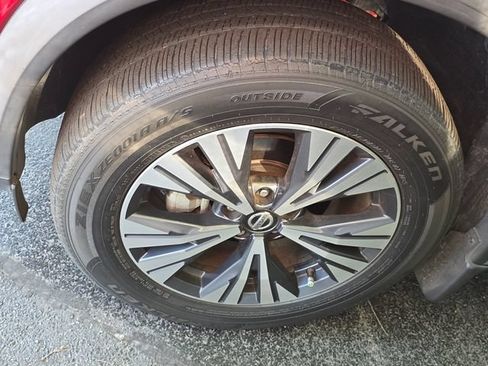 Certified 2021 Nissan Rogue SV w/ Premium Package FWD image 4