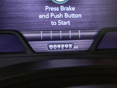 Used 2024 RAM 1500 Laramie AWD/4WD image 10