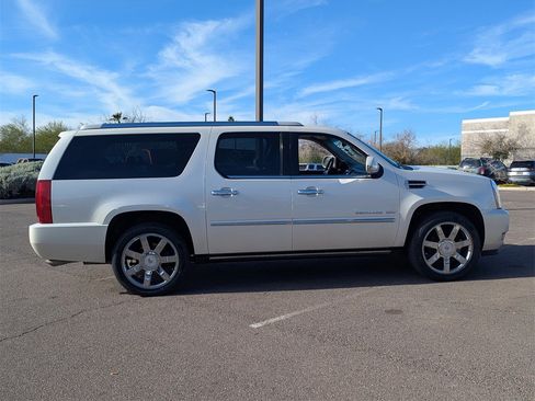 Used 2010 Cadillac Escalade ESV Premium image 8