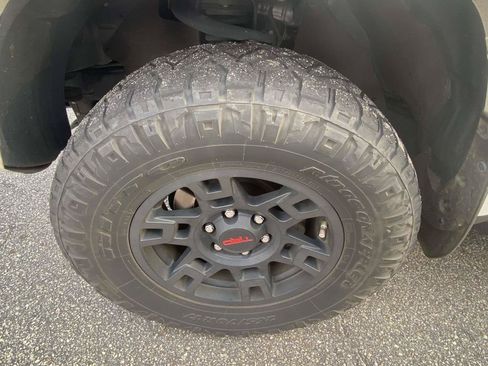 Used 2022 Toyota 4Runner SR5 RWD image 4