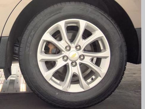 Used 2018 Chevrolet Equinox LT AWD/4WD image 9