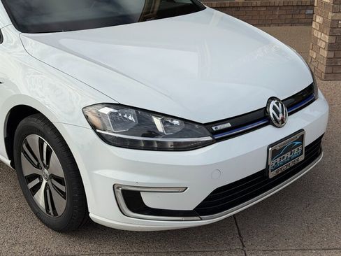 Used 2017 Volkswagen e-Golf SE w/ DC Fast Charging Package image 10