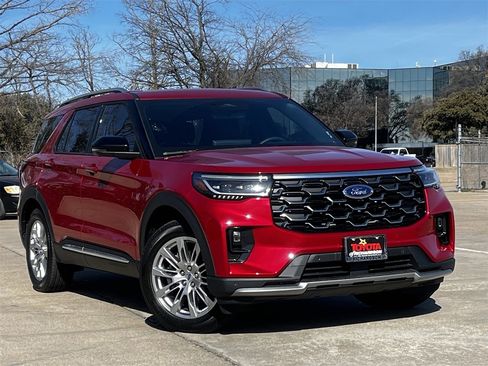 Used 2025 Ford Explorer Platinum image 2