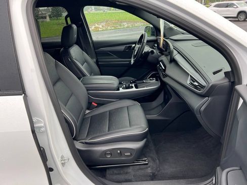 Used 2026 Buick Enclave Sport Touring AWD/4WD image 27