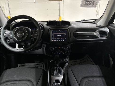 Used 2022 Jeep Renegade Latitude image 10