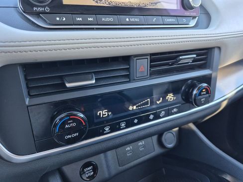 Used 2024 Nissan Rogue SV image 23