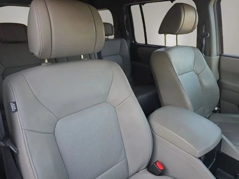 Used 2010 Honda Pilot Touring image 14