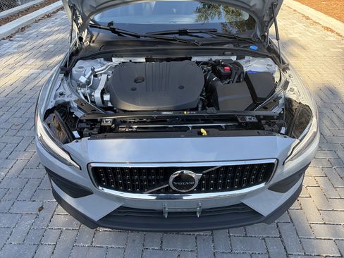 Certified 2025 Volvo V60 B5 Cross Country Plus image 36