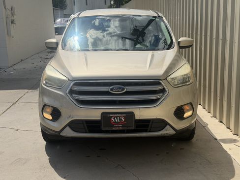 Used 2017 Ford Escape SE FWD image 2