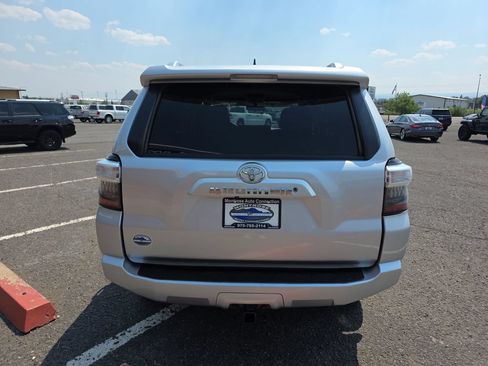 Used 2017 Toyota 4Runner SR5 AWD/4WD image 7