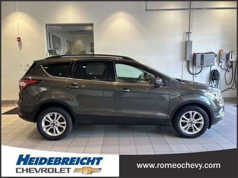 Used 2018 Ford Escape SE w/ SE Sync 3 Package FWD image 2