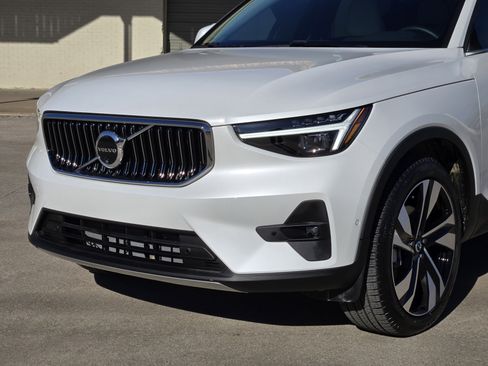 New 2025 Volvo XC40 B5 Ultra w/ Protection Package image 14