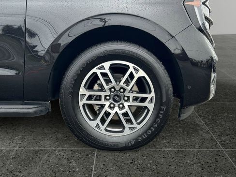 Used 2025 Ford Expedition Max Active image 9