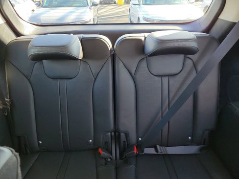 Used 2024 Kia Sorento S image 18