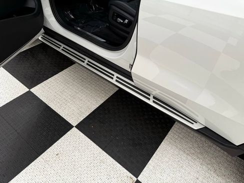 Used 2024 BMW X5 xDrive40i w/ Premium Package image 32