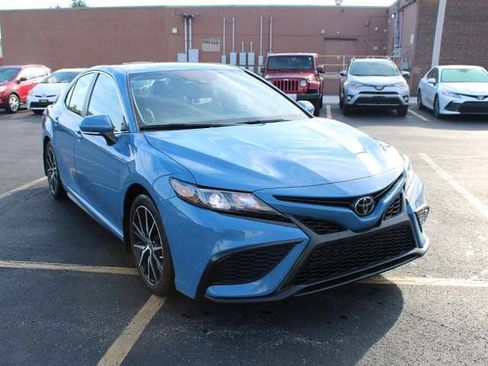 Used 2023 Toyota Camry SE FWD image 4