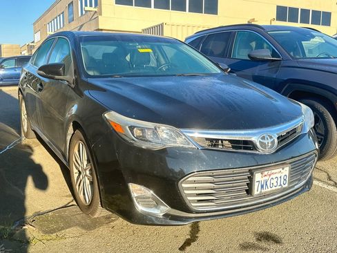 Used 2015 Toyota Avalon image 2