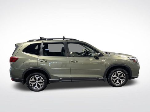 Used 2021 Subaru Forester Premium AWD/4WD image 6