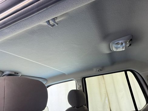 Used 2003 Ford Explorer Sport Trac XLT image 36