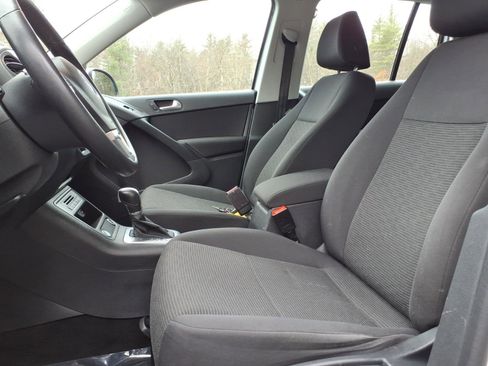 Used 2018 Volkswagen Tiguan Limited w/ Premium Package image 9