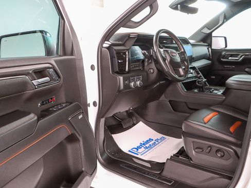 Used 2024 GMC Sierra 1500 AT4 w/ Technology Package AWD/4WD image 4