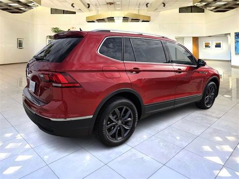 Used 2022 Volkswagen Tiguan SE image 7