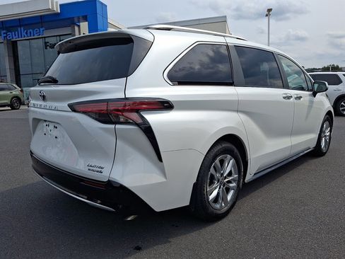 Used 2023 Toyota Sienna Limited AWD/4WD image 6