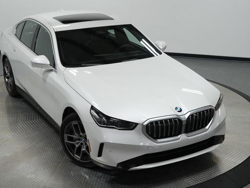 Used 2026 BMW 530i xDrive w/ Premium Package image 47