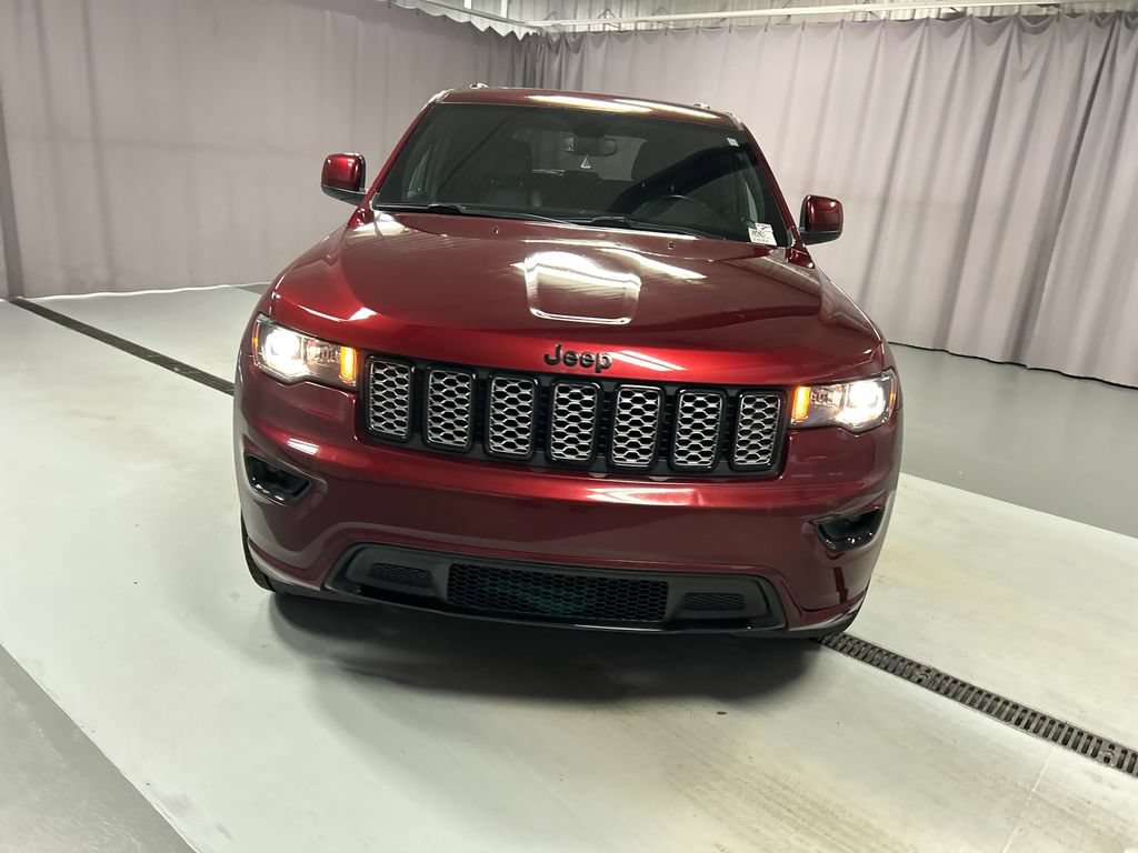 Used 2022 Jeep Grand Cherokee Laredo X AWD/4WD image 2