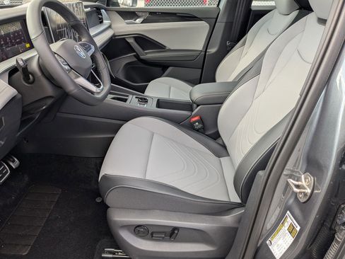 New 2026 Volkswagen Tiguan SE R-Line image 14