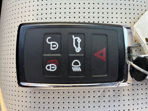 Used 2024 Land Rover Discovery Sport S image 29